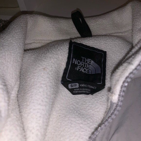 White north face jacket - Picture 2 of 8